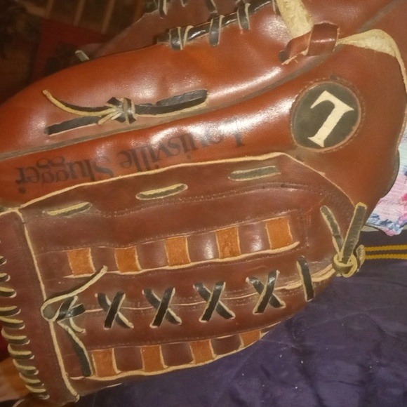 Louisville Slugger "The Softballer" Leather Gloves. Model #KHBG9. 13.5 Inch. - Picture 7 of 7
